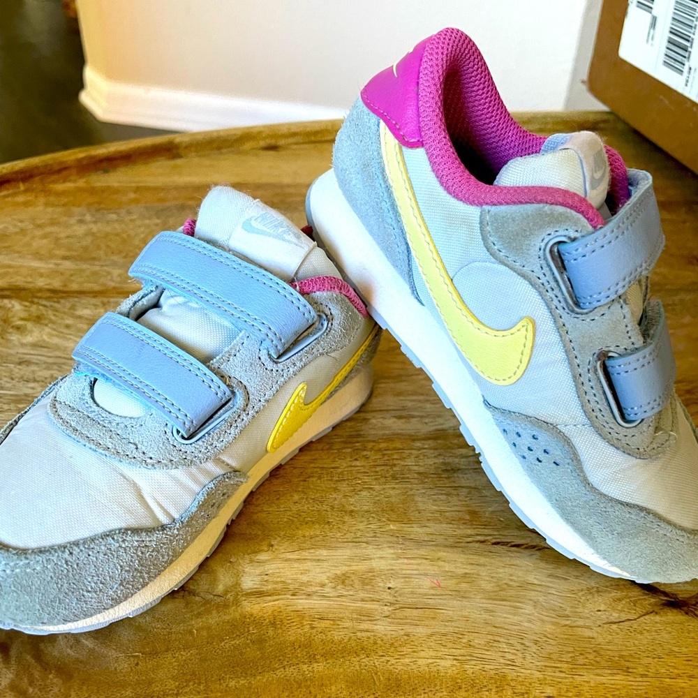 Kid used 8c nike shoes